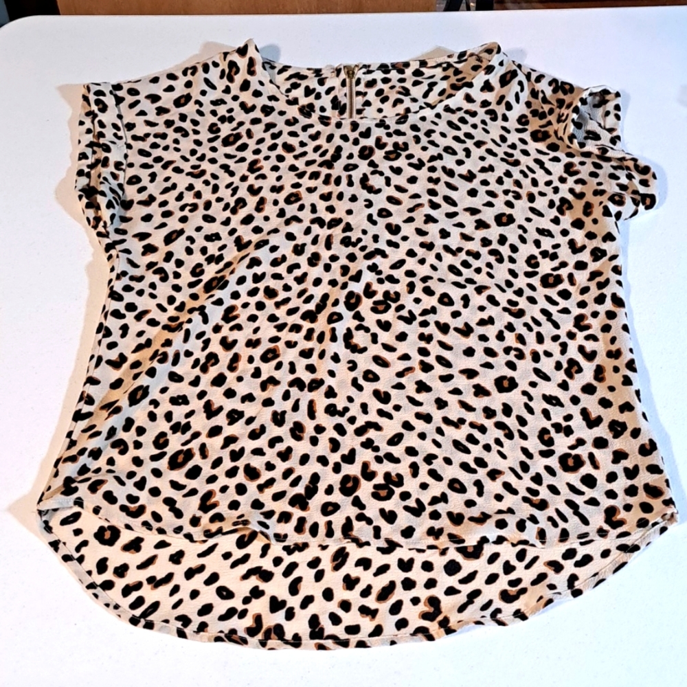 Unk animal print blouse with zipper med